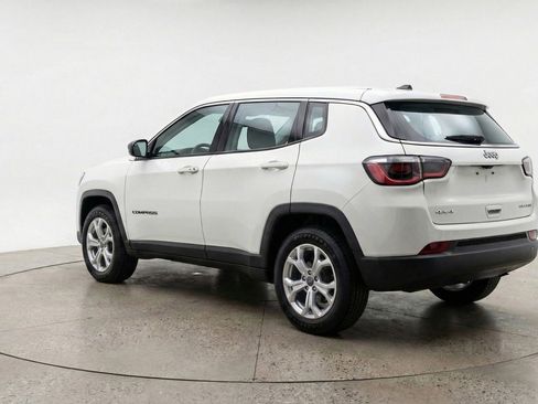 Used 2025 Jeep Compass Latitude AWD/4WD image 6
