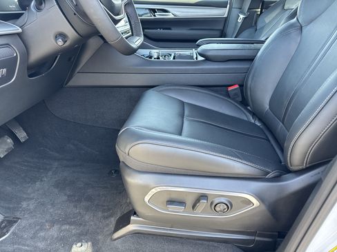 New 2026 Jeep Grand Wagoneer 4WD image 9