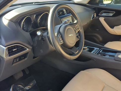 Used 2018 Jaguar F-PACE Premium image 10
