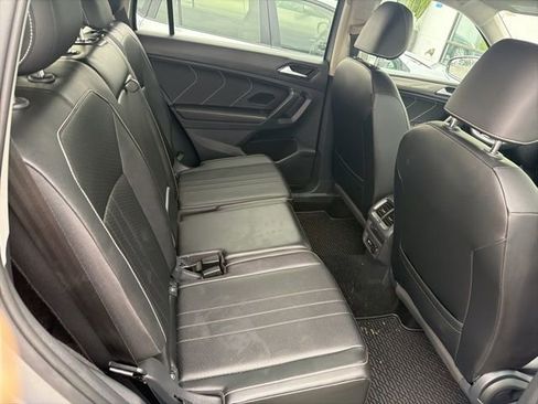 Used 2022 Volkswagen Tiguan SE image 13