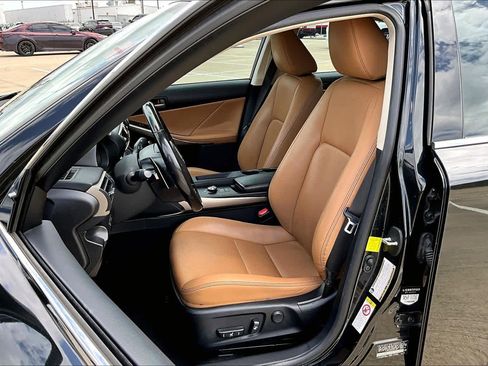 Used 2017 Lexus IS 200t RWD image 8