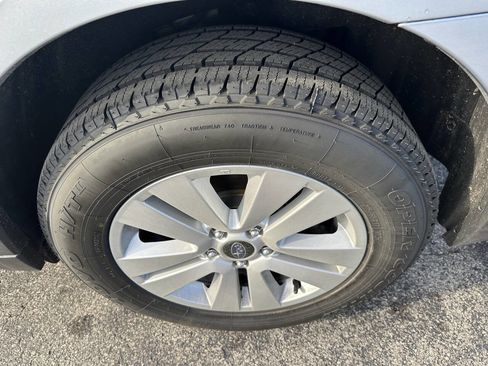 Used 2018 Subaru Outback 2.5i Premium image 2