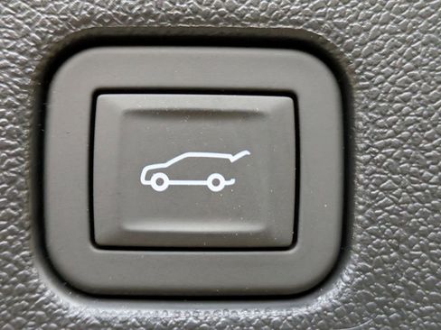 New 2026 Chevrolet Traverse RS w/ LPO, Floor Liner Package FWD image 15