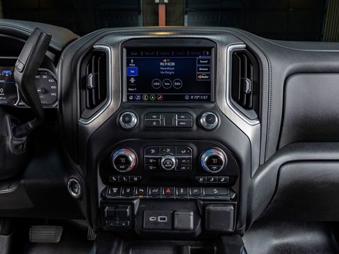 Used 2020 GMC Sierra 3500 Denali w/ Denali Ultimate Package image 23