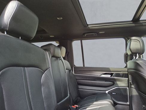 Used 2023 Jeep Wagoneer L Series II w/ Premium Group I image 31