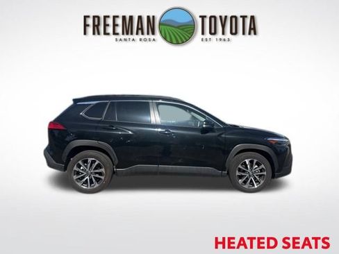 Used 2025 Toyota Corolla Cross XLE FWD image 4