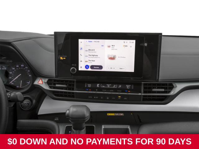 Used 2025 Toyota Sienna LE FWD image 9