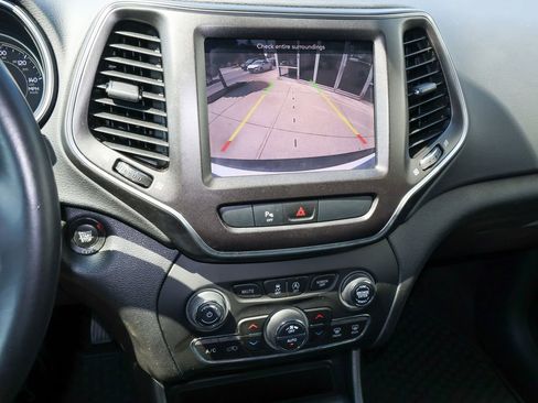 Used 2020 Jeep Cherokee Trailhawk w/ Cold Weather Group AWD/4WD image 19