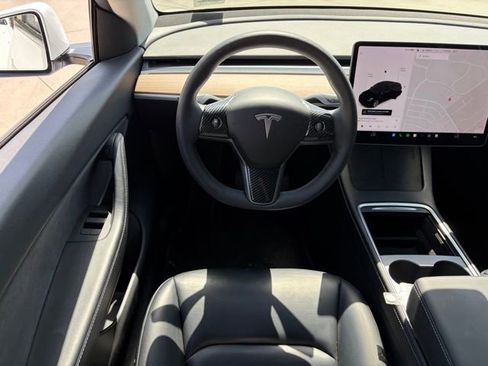 Used 2021 Tesla Model Y Long Range image 10