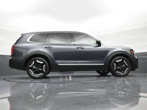 Used 2024 Kia Telluride S FWD image 25