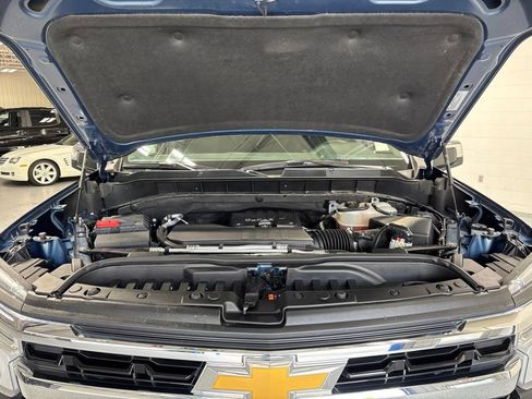 Used 2024 Chevrolet Silverado 1500 LT AWD/4WD image 44