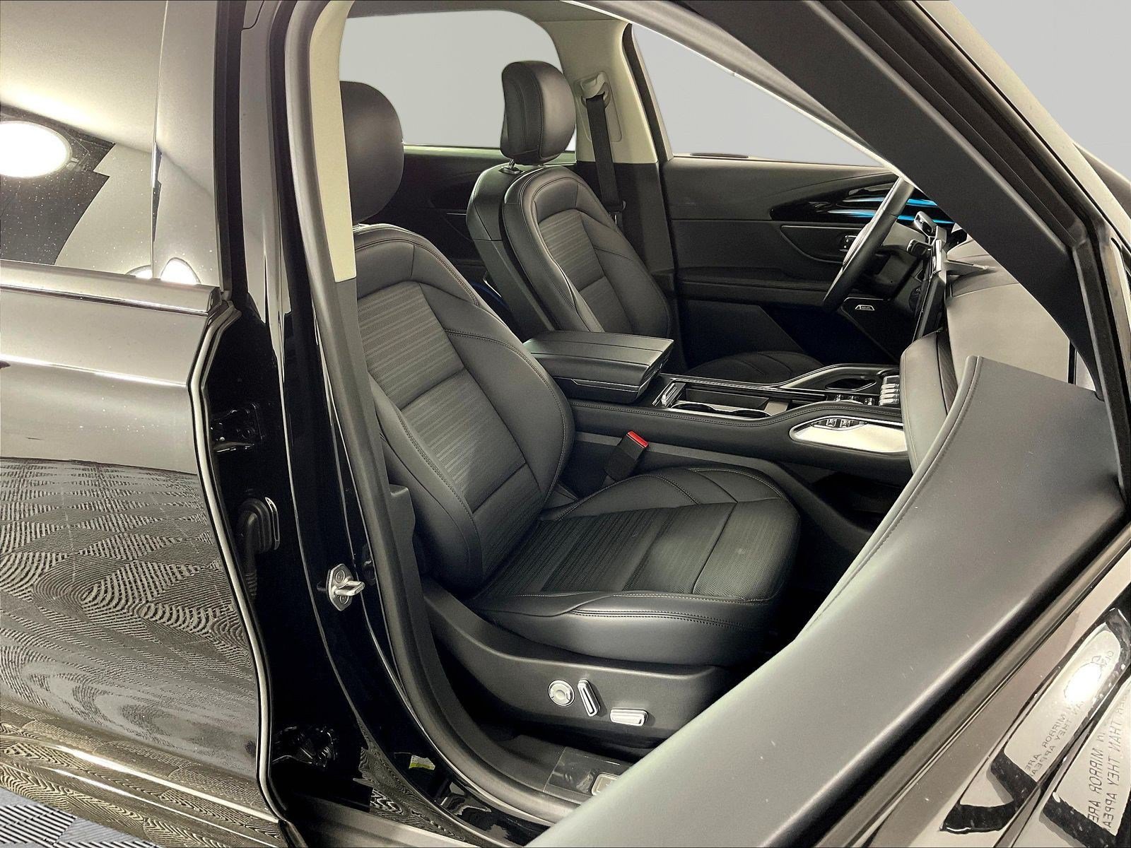 Used 2026 Lincoln Nautilus Reserve AWD/4WD image 29