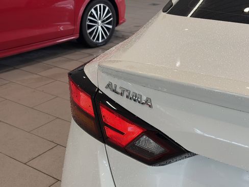 Used 2021 Nissan Altima 2.5 SR w/ SR Premium Package FWD image 8