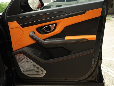 Used 2022 Lamborghini Urus image 27