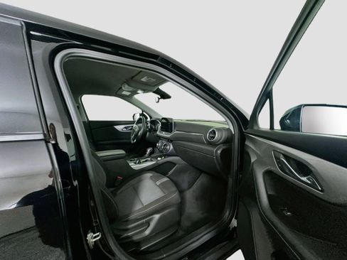 Used 2025 Chevrolet Blazer LT FWD image 30