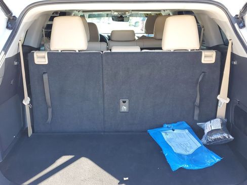 Used 2023 Toyota Highlander Limited image 15