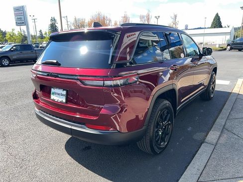 New 2026 Jeep Grand Cherokee Altitude AWD/4WD image 10