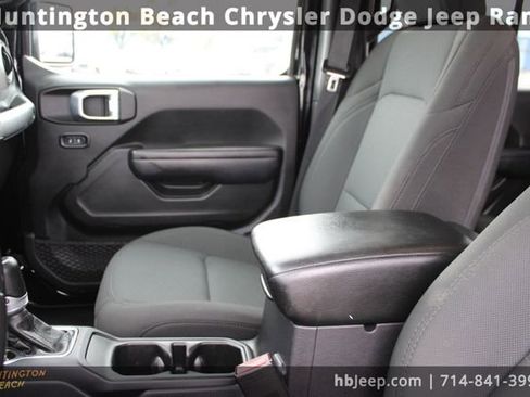 Used 2022 Jeep Gladiator Willys image 36