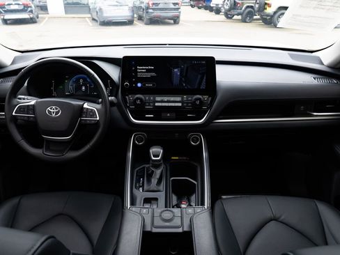 Used 2024 Toyota Grand Highlander AWD Hybrid image 8