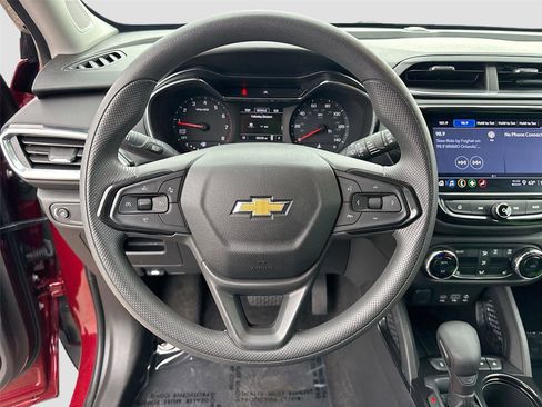 Used 2023 Chevrolet TrailBlazer LT w/ Convenience Package image 11