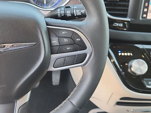 Used 2023 Chrysler Voyager LX FWD image 17