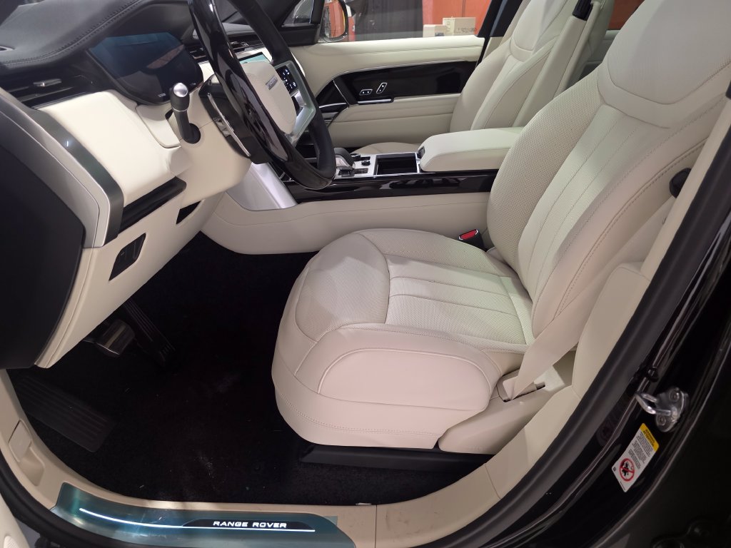 New 2027 Land Rover Range Rover Long Wheelbase SE AWD/4WD image 19