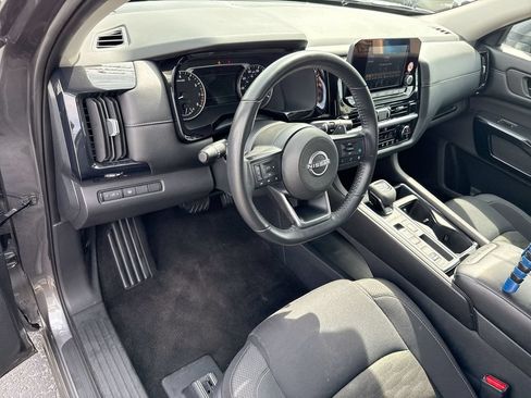 Used 2024 Nissan Pathfinder SV FWD image 12