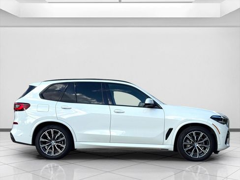 Used 2022 BMW X5 xDrive40i w/ M Sport Package image 11