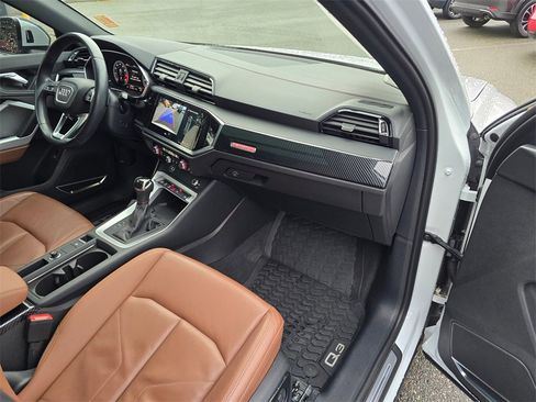 Used 2021 Audi Q3 2.0T Premium Plus w/ Premium Plus Package image 12