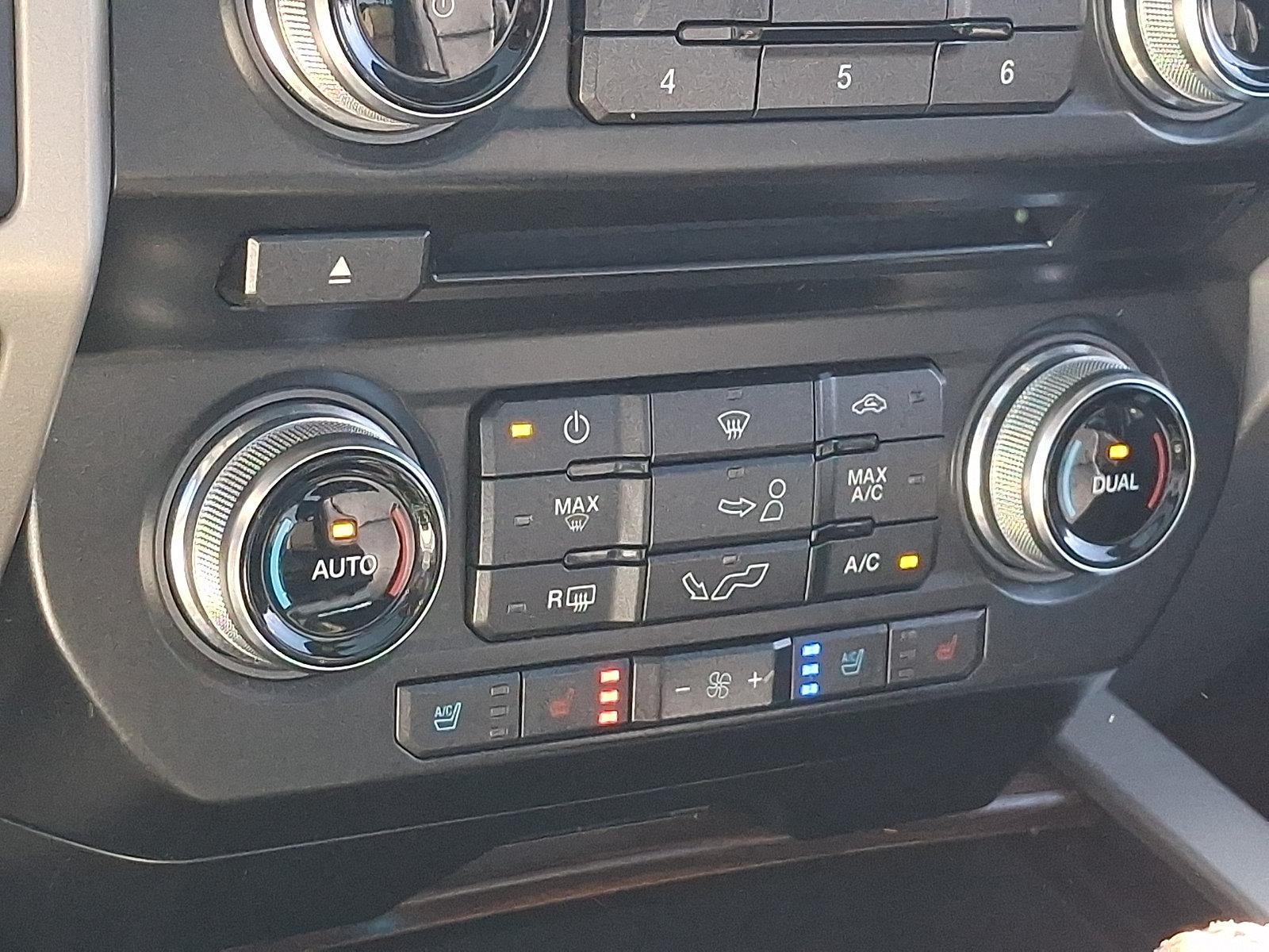 Used 2017 Ford F150 Lariat w/ Equipment Group 502A Luxury AWD/4WD image 16