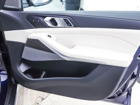 New 2026 BMW X5 xDrive50e w/ Climate Comfort Package image 28