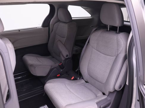 Used 2021 Toyota Sienna LE image 10