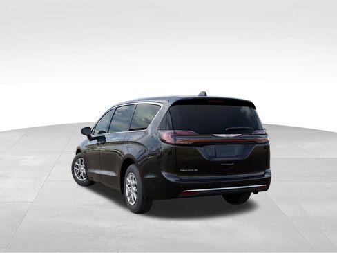 New 2026 Chrysler Pacifica Select image 3