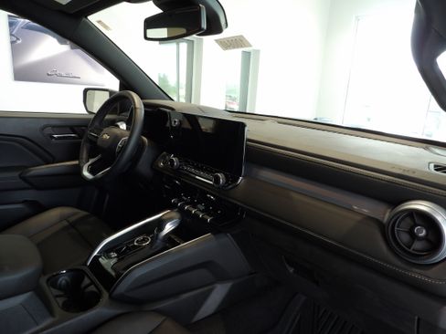 Used 2024 Chevrolet Colorado LT w/ LT Convenience Package III image 26