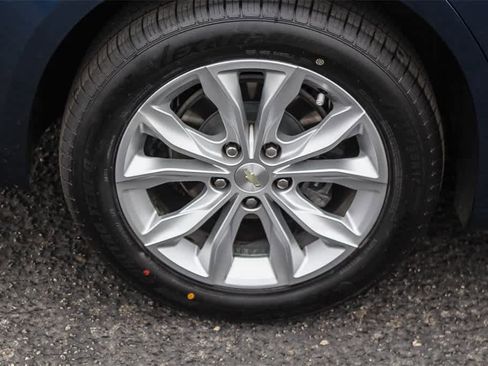 Used 2019 Chevrolet Malibu LT w/ Driver Confidence Package image 9