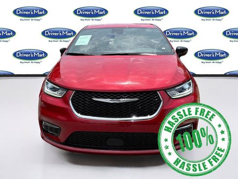 Used 2025 Chrysler Pacifica Select FWD image 2
