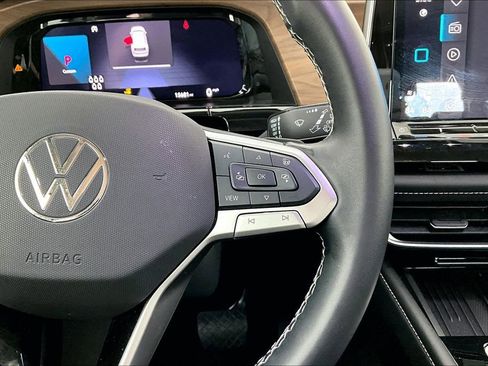 Used 2025 Volkswagen Atlas SE image 25