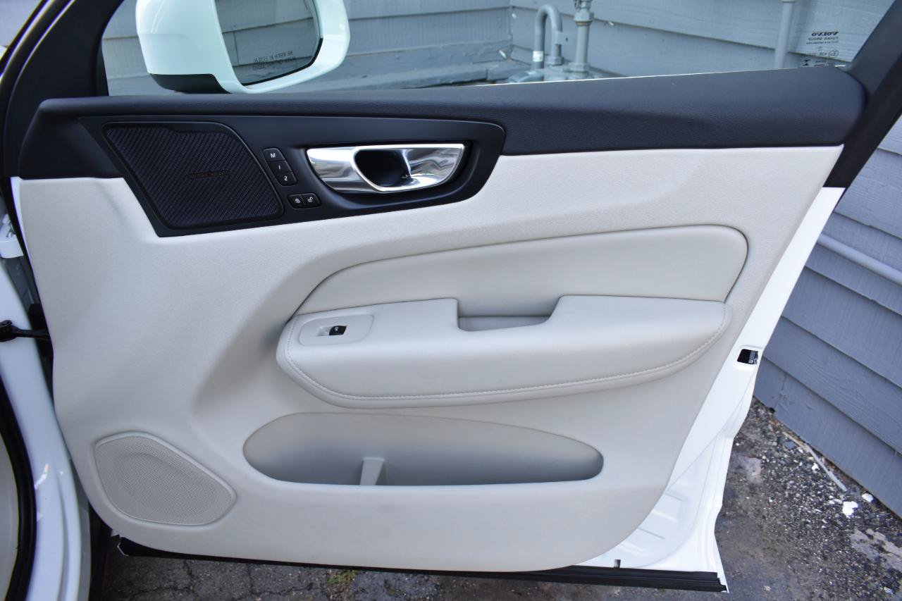 Used 2019 Volvo XC60 T8 Inscription w/ Advanced Package AWD/4WD image 39