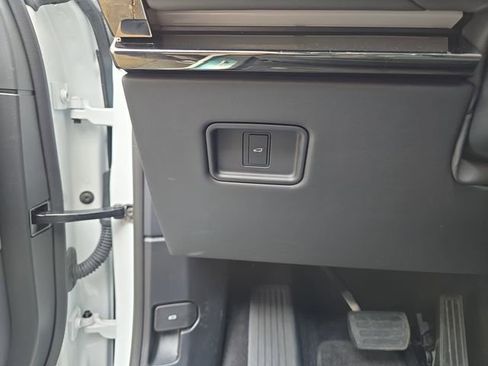 Used 2025 Land Rover Range Rover Sport SE image 29