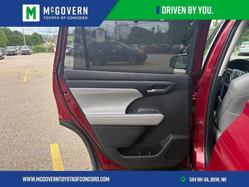 Used 2023 Toyota Highlander XLE AWD/4WD image 22