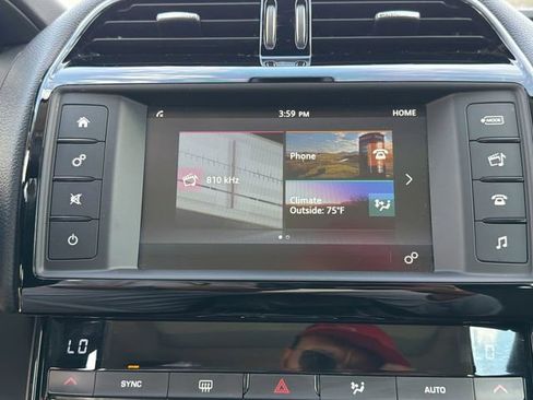 Used 2017 Jaguar XE image 29