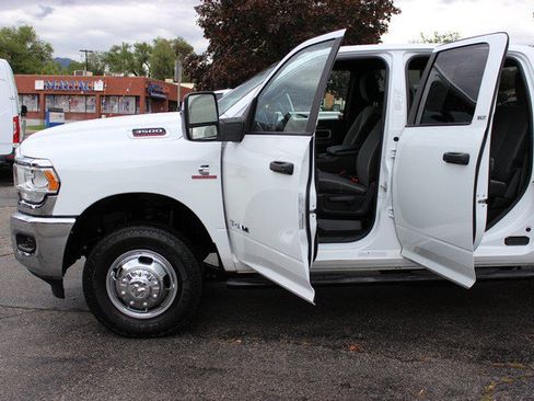 Used 2024 RAM 3500 SLT w/ Quick Order Package 2YG SLT AWD/4WD image 12