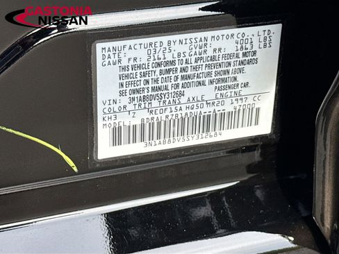Used 2025 Nissan Sentra SR FWD image 39