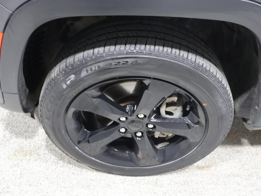 Used 2024 Jeep Grand Cherokee L Altitude AWD/4WD image 9