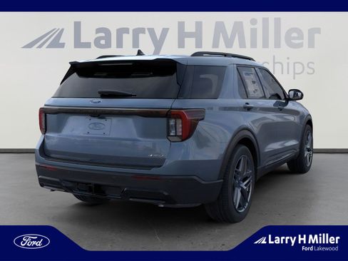 New 2026 Ford Explorer ST-Line w/ ST-Line Street Pack image 8