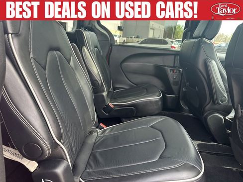 Used 2025 Chrysler Pacifica Limited FWD image 33