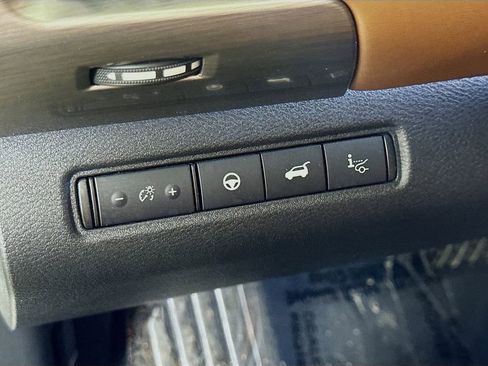 Used 2024 Nissan Pathfinder Platinum image 23