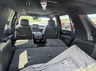 Used 2023 GMC Yukon AT4 w/ AT4 Premium Package video 5