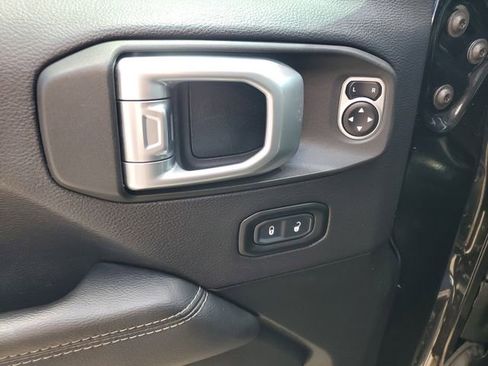 Used 2020 Jeep Wrangler Unlimited Sahara AWD/4WD image 9