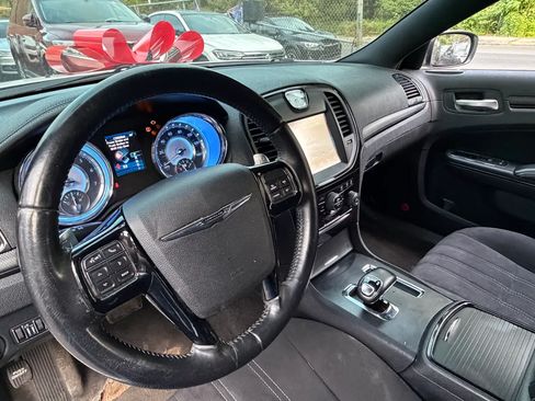 Used 2012 Chrysler 300 S RWD image 28